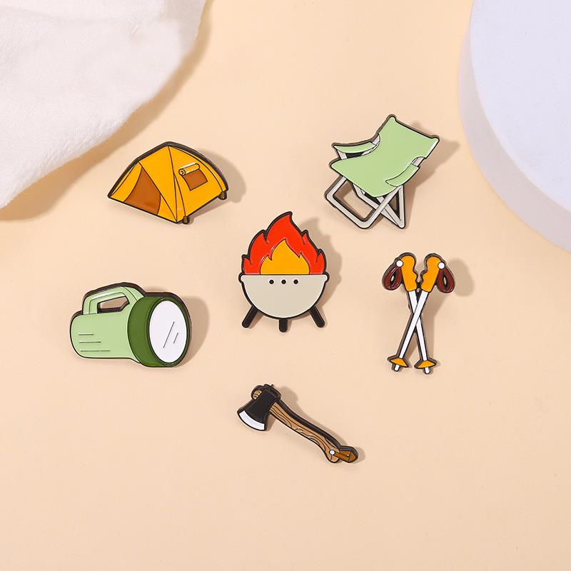 Pergi Berkemah Pin Enamel Kust - Trekking Poles ulasan dan harga